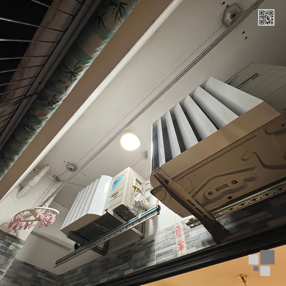 Lắp 2 tấm louver CHG47 tại khu vực lô gia chung cư