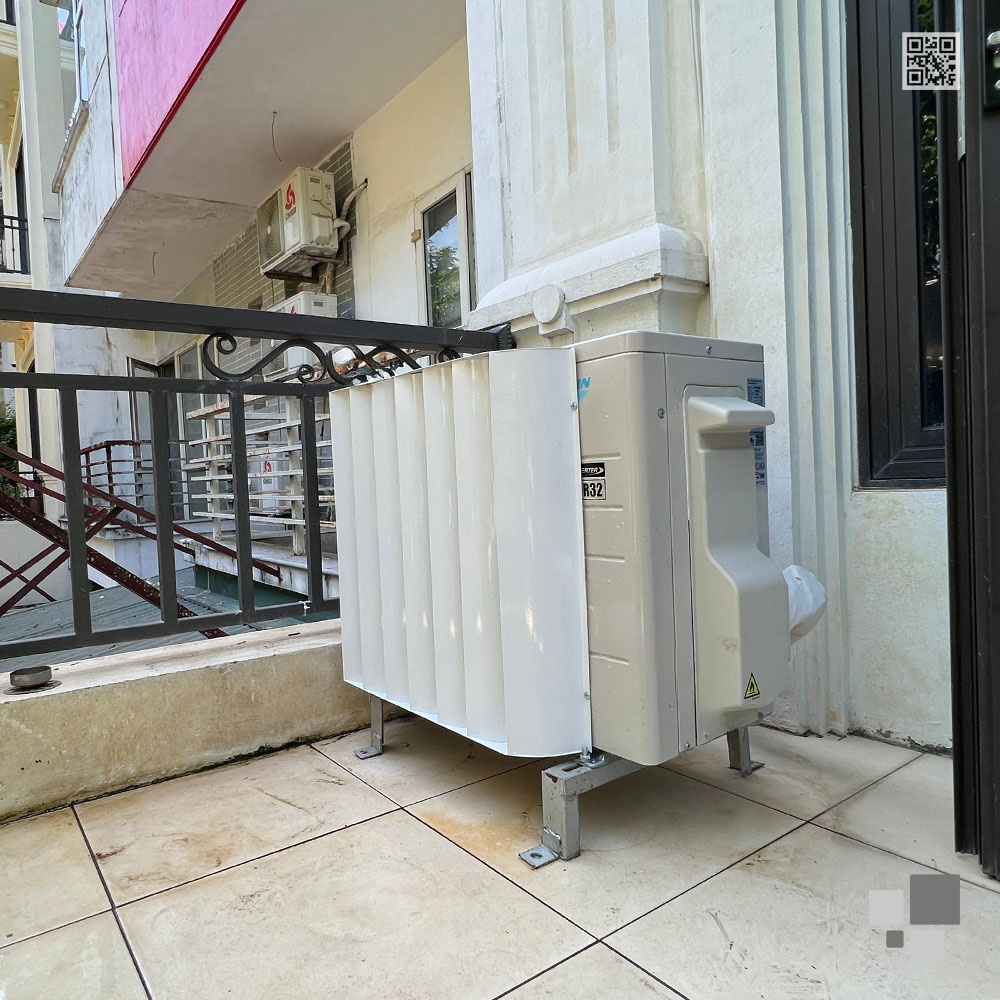 Tấm Louver CHG53 lắp cho cục nóng điều hoà khu vực ban công biệt thự